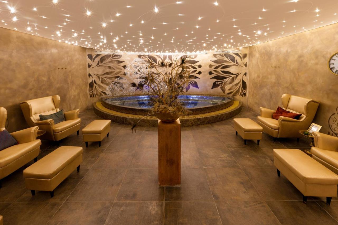 Hotel Zlaty Klucik - Golden Key With Luxury Spa Nitra Exterior photo